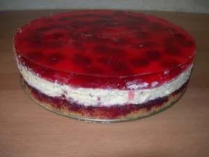 Sernik z malinami