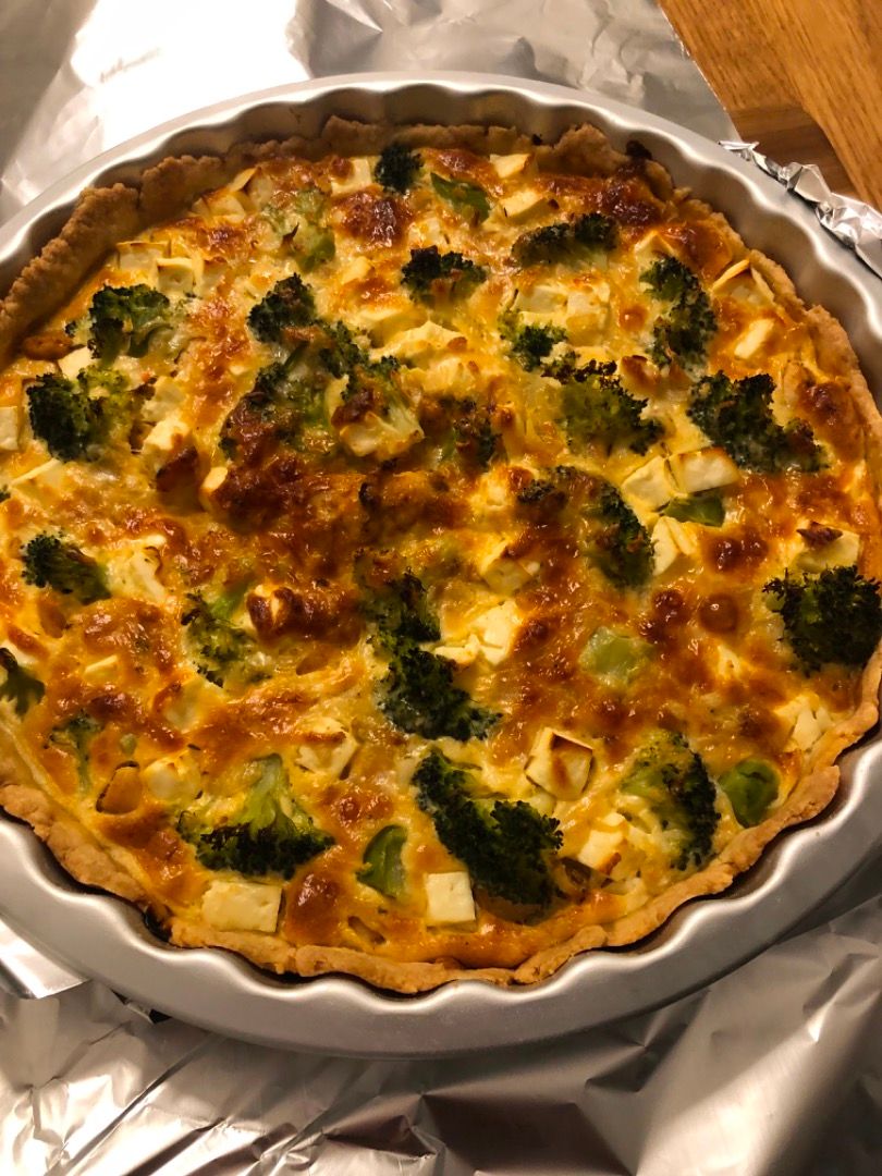 Tarta z brokułem, serem i kurczakiem