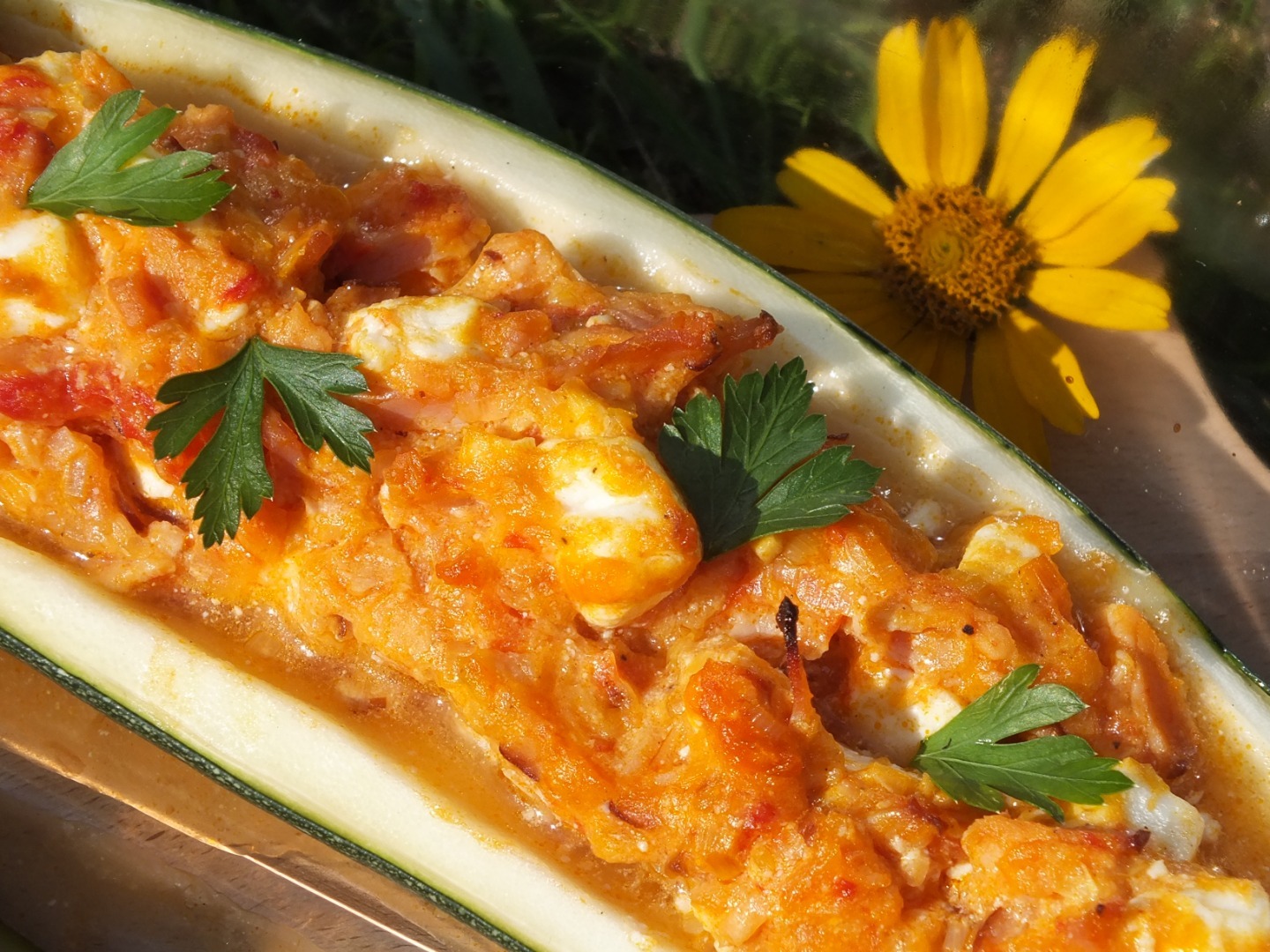 Cukinia faszerowana serem Feta i szynką